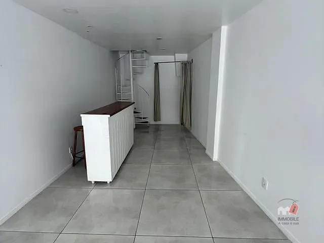 Loja à venda ou para alugar, no bairro Alto da Serra em Petrópolis