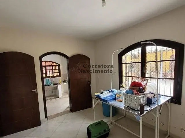 Loja com 1000m², para alugar, no bairro Jardim Santa Maria em Jacareí