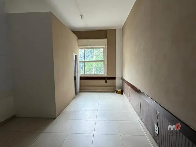 Loja à venda ou para alugar, no bairro Centro em Petrópolis