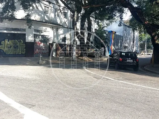 Loja com 460m², para alugar, no bairro Jurubatuba em São Paulo