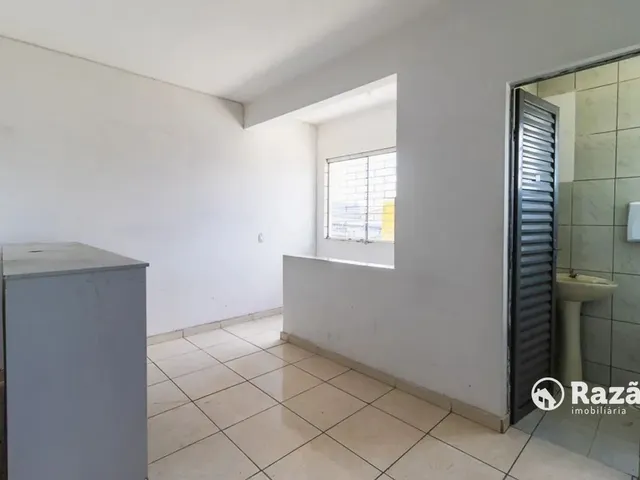 Loja para alugar, no bairro Sítio Cercado em Curitiba
