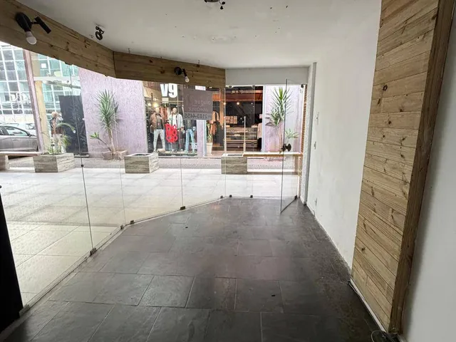 Loja à venda ou para alugar, no bairro Centro em Petrópolis