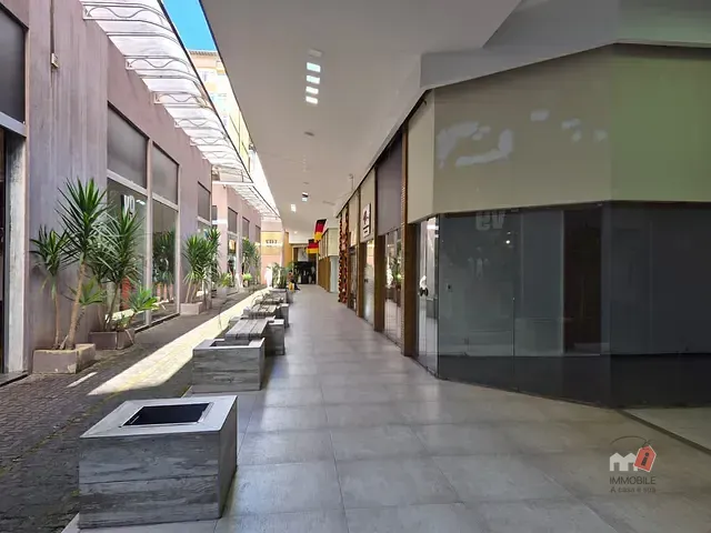 Loja à venda ou para alugar, no bairro Centro em Petrópolis