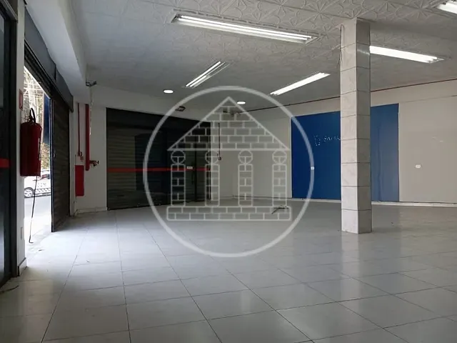 Loja com 350m², para alugar, no bairro Jardim Ana Lúcia em São Paulo