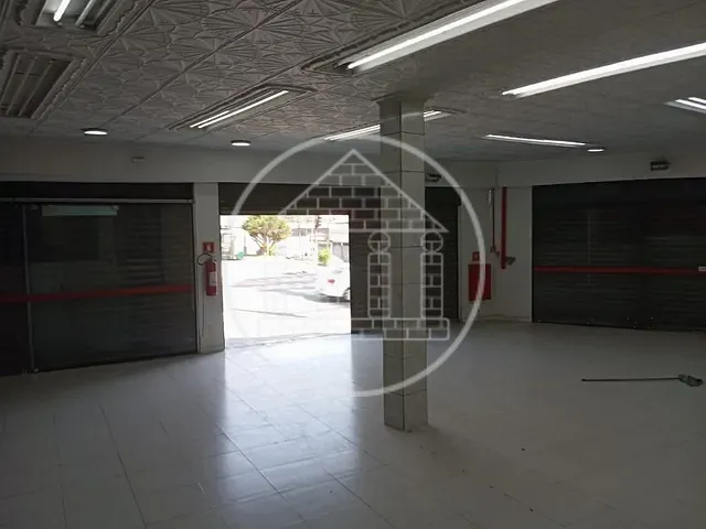 Loja com 350m², para alugar, no bairro Jardim Ana Lúcia em São Paulo