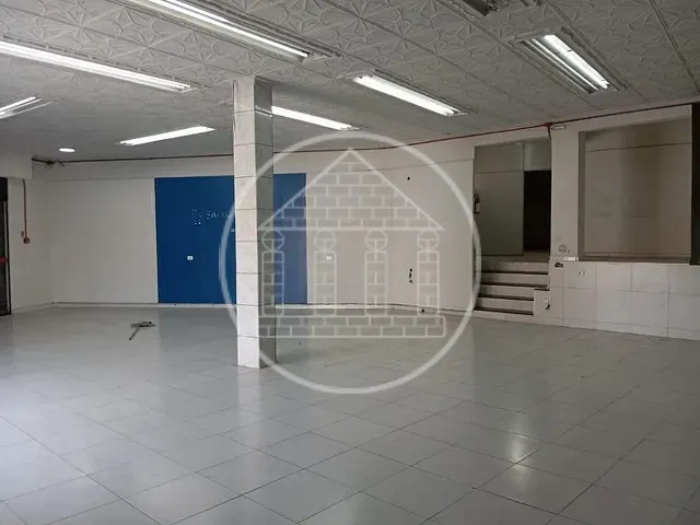 Loja com 350m², para alugar, no bairro Jardim Ana Lúcia em São Paulo