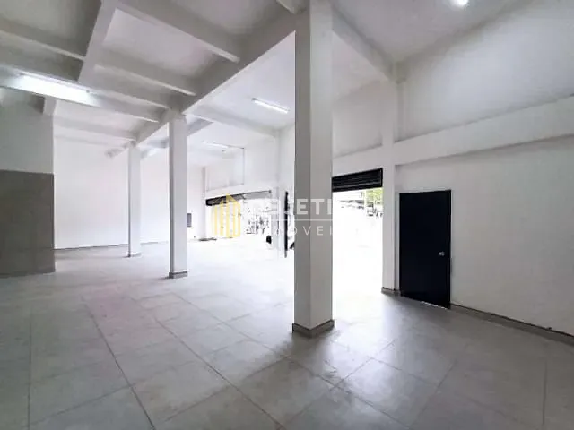 Loja à venda, no bairro Passo da Areia em Porto Alegre