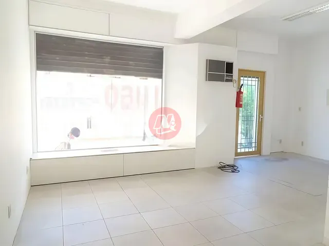 Loja com 48m², à venda ou para alugar, no bairro Floresta em Porto Alegre
