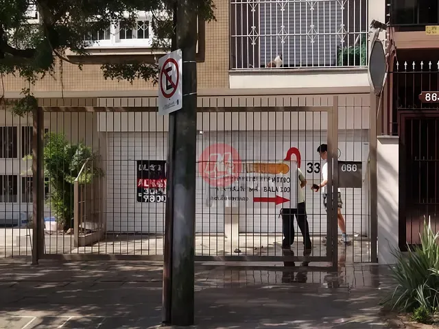 Loja com 48m², à venda ou para alugar, no bairro Floresta em Porto Alegre