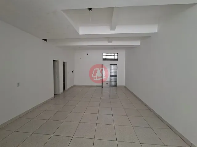 Loja com 74m², para alugar, no bairro Santa Cecília em Porto Alegre