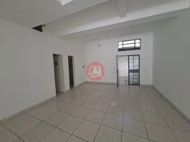 Loja com 74m², para alugar, no bairro Santa Cecília em Porto Alegre