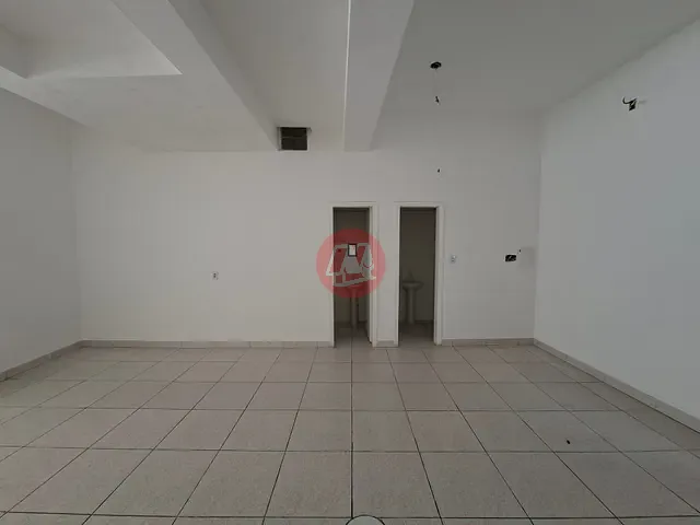 Loja com 74m², para alugar, no bairro Santa Cecília em Porto Alegre