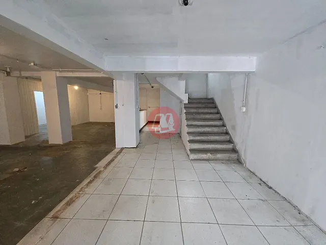 Loja à venda ou para alugar, no bairro Floresta em Porto Alegre