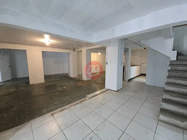 Loja à venda ou para alugar, no bairro Floresta em Porto Alegre