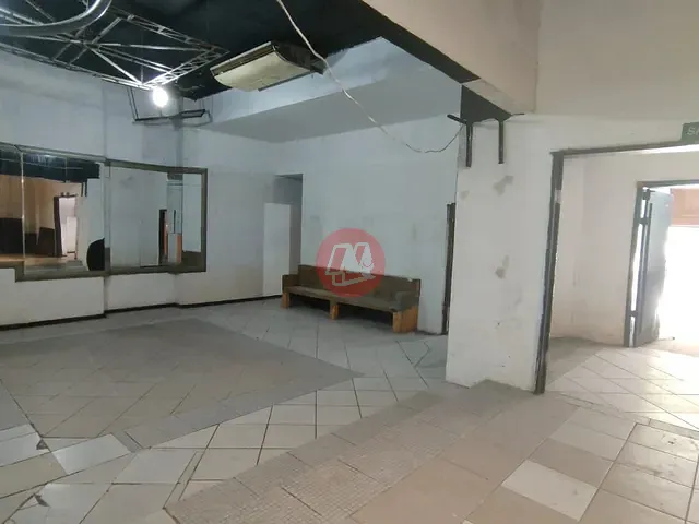 Loja com 650m², para alugar, no bairro Floresta em Porto Alegre