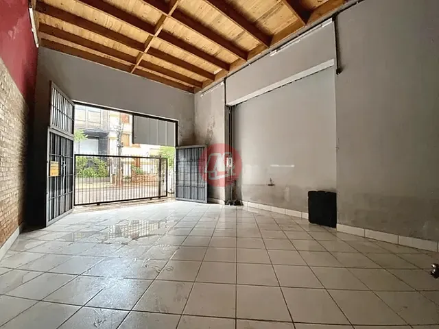 Loja com 468m², para alugar, no bairro Floresta em Porto Alegre