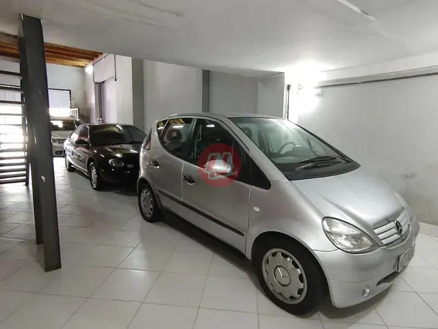 Loja com 468m², para alugar, no bairro Floresta em Porto Alegre