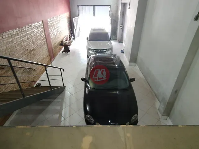 Loja com 468m², para alugar, no bairro Floresta em Porto Alegre