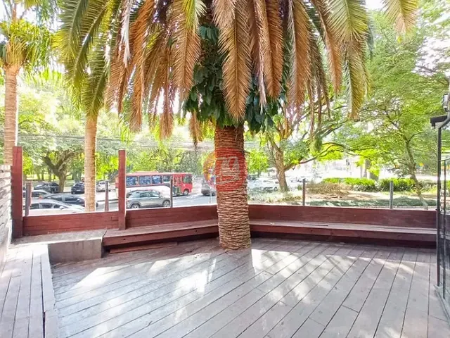 Loja com 100m², para alugar, no bairro Rio Branco em Porto Alegre