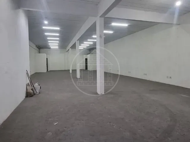 Loja com 250m², para alugar, no bairro Jardim da Pedreira em São Paulo