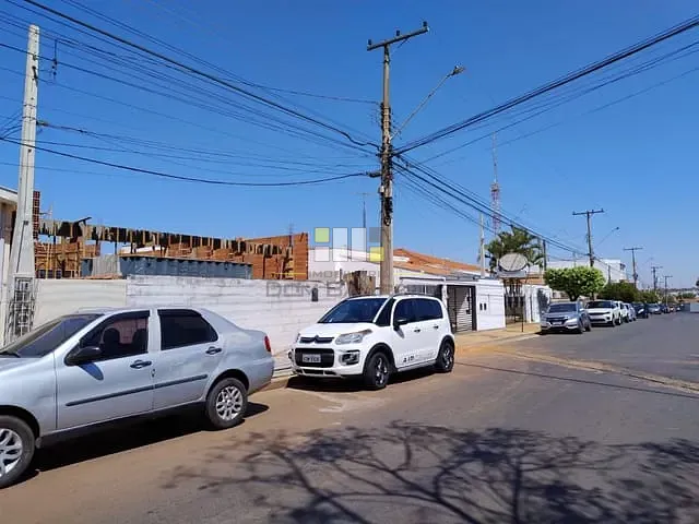 Loja com 330m², para alugar, no bairro Vila Menuzzo em Sumaré