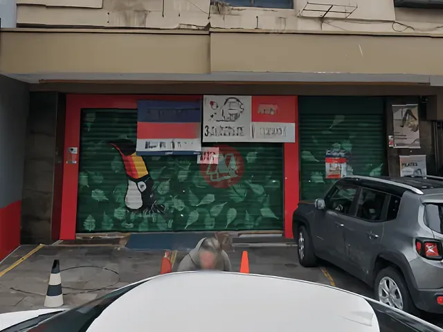 Loja com 420m², para alugar, no bairro Floresta em Porto Alegre
