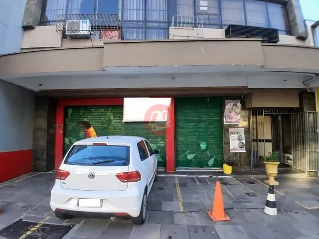 Loja com 420m², para alugar, no bairro Floresta em Porto Alegre