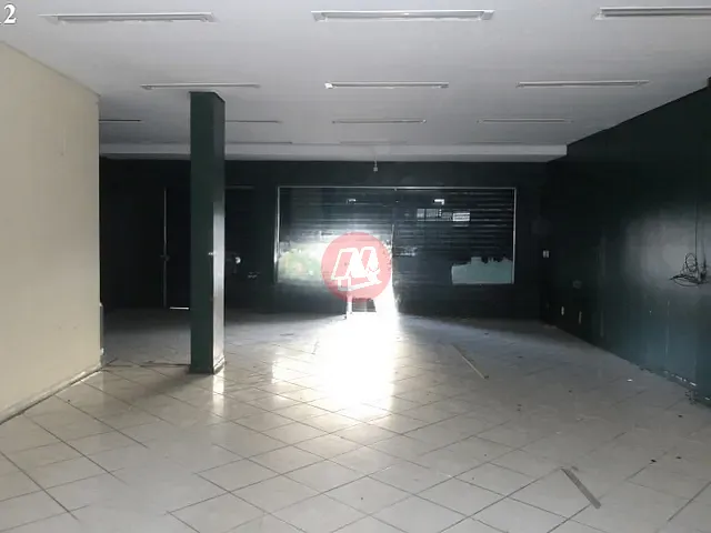Loja com 420m², para alugar, no bairro Floresta em Porto Alegre