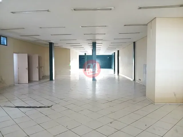 Loja com 420m², para alugar, no bairro Floresta em Porto Alegre
