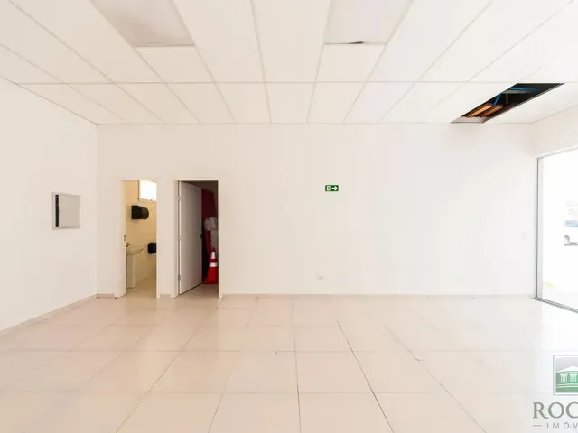 Loja para alugar, no bairro Pinheirinho em Curitiba