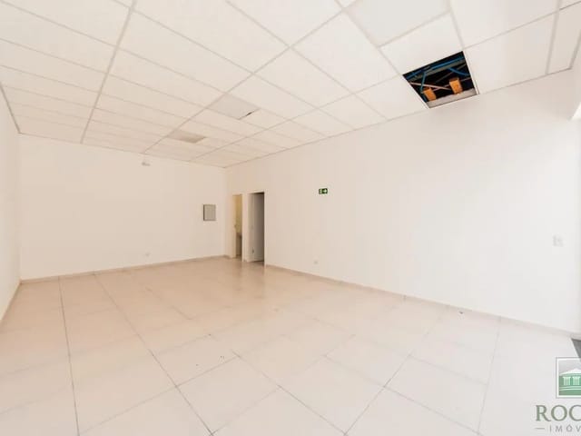 Loja para alugar, no bairro Pinheirinho em Curitiba