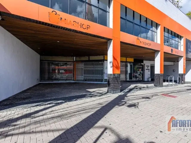 Loja à venda ou para alugar, no bairro Portão em Curitiba