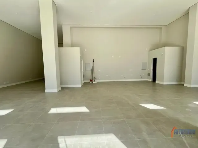 Loja para alugar, no bairro Cristo Rei em Curitiba