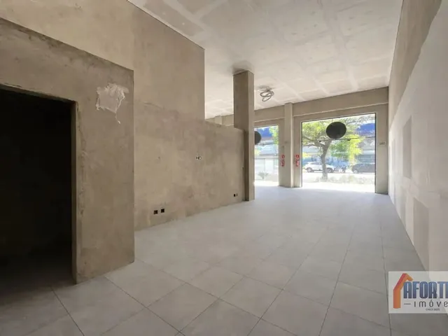 Loja para alugar, no bairro Cristo Rei em Curitiba