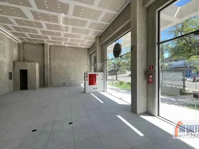 Loja para alugar, no bairro Cristo Rei em Curitiba