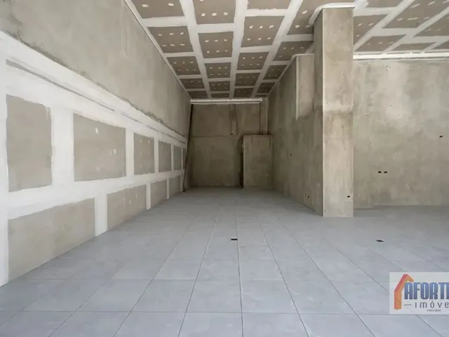 Loja para alugar, no bairro Cristo Rei em Curitiba