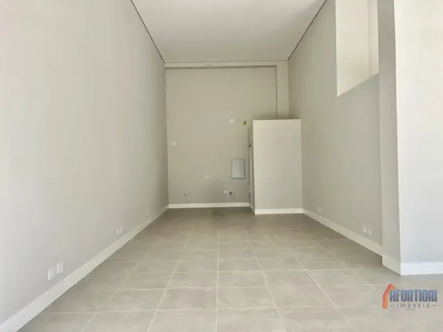 Loja para alugar, no bairro Cristo Rei em Curitiba