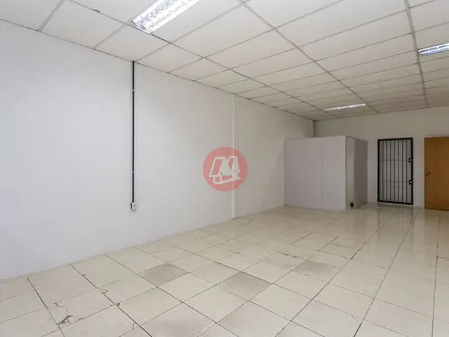 Loja com 156m², para alugar, no bairro Partenon em Porto Alegre