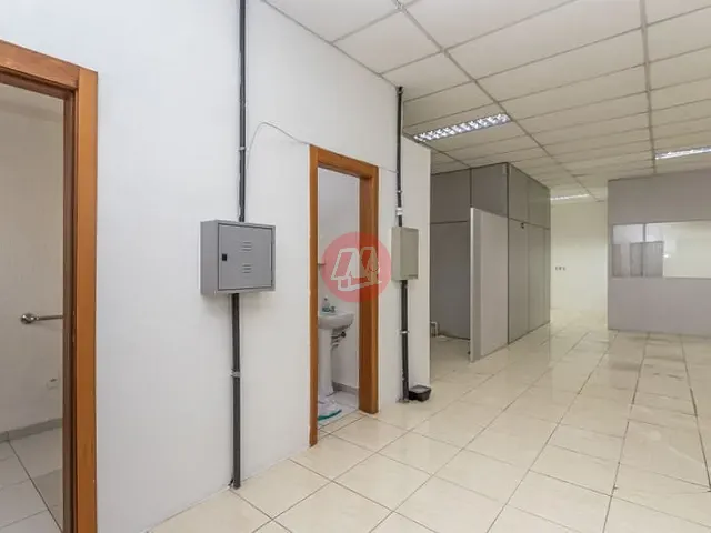 Loja com 156m², para alugar, no bairro Partenon em Porto Alegre