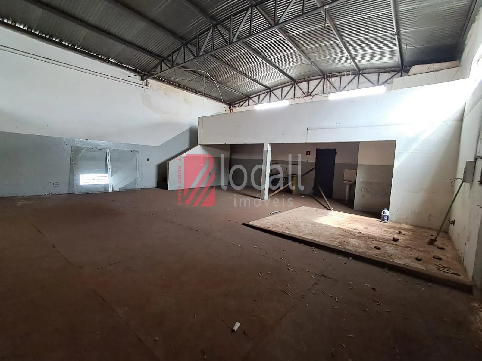 Loja / Salão / Ponto Comercial  à venda e aluguel, 300m² — foto 1 de 8