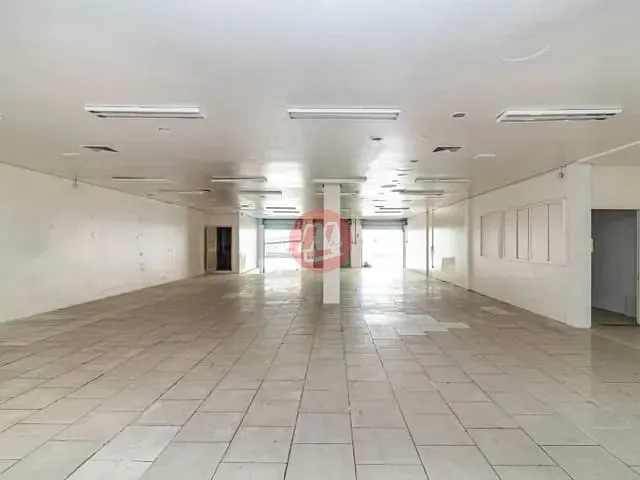 Loja com 294m², para alugar, no bairro Glória em Porto Alegre