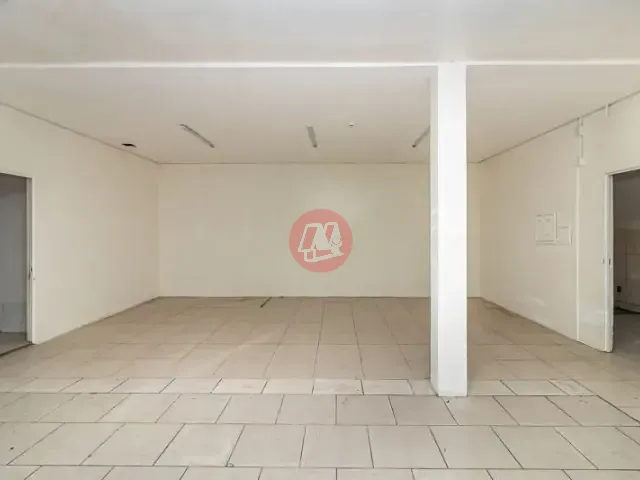 Loja com 294m², para alugar, no bairro Glória em Porto Alegre