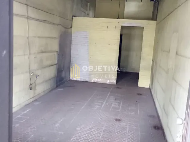 Loja à venda, no bairro Santa Maria Goretti em Porto Alegre
