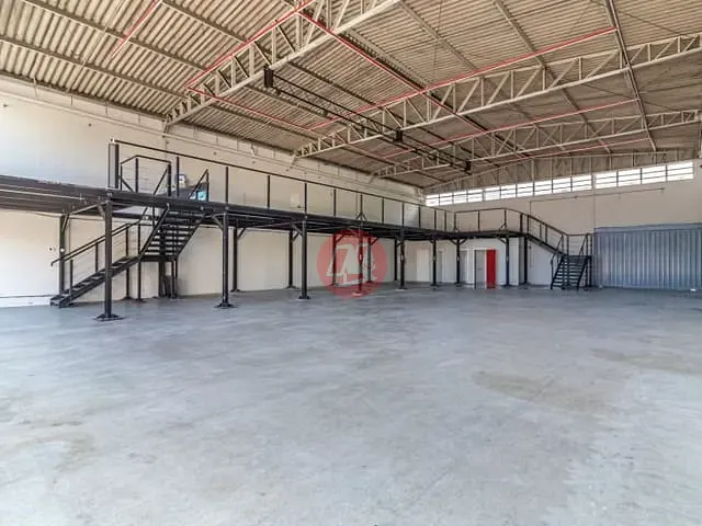 Galpão / Barracão com 428m², para alugar, no bairro São João em Porto Alegre
