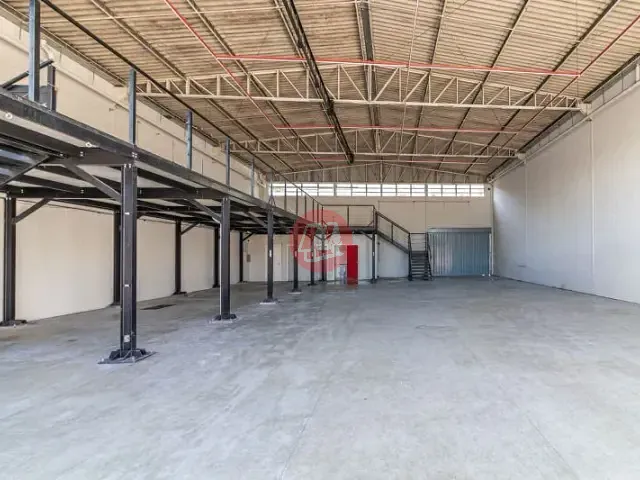 Galpão / Barracão com 428m², para alugar, no bairro São João em Porto Alegre