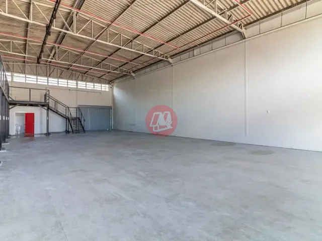 Galpão / Barracão com 428m², para alugar, no bairro São João em Porto Alegre