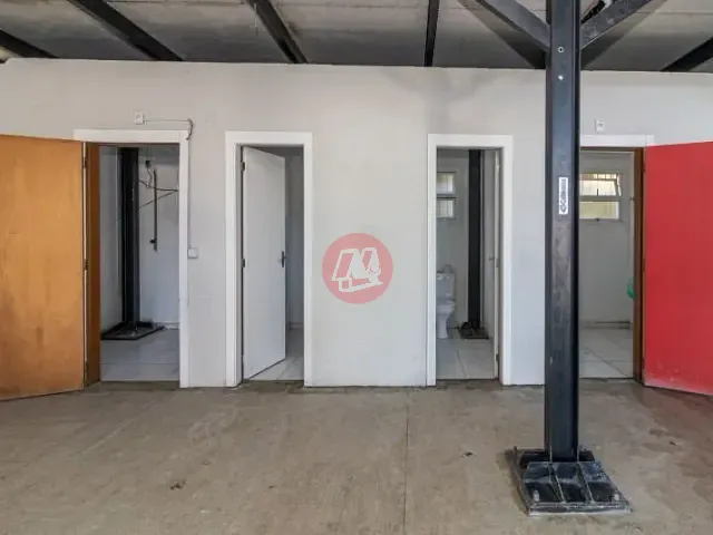 Galpão / Barracão com 428m², para alugar, no bairro São João em Porto Alegre
