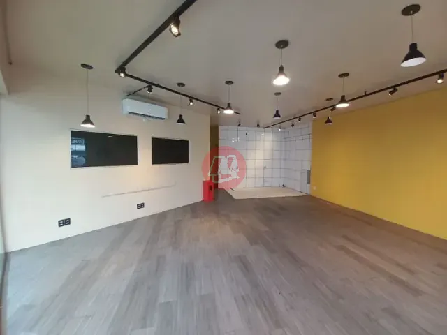 Loja com 56m², para alugar, no bairro Camaquã em Porto Alegre