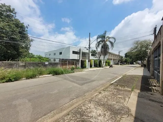 Loja com 200m², para alugar, no bairro Interlagos em São Paulo