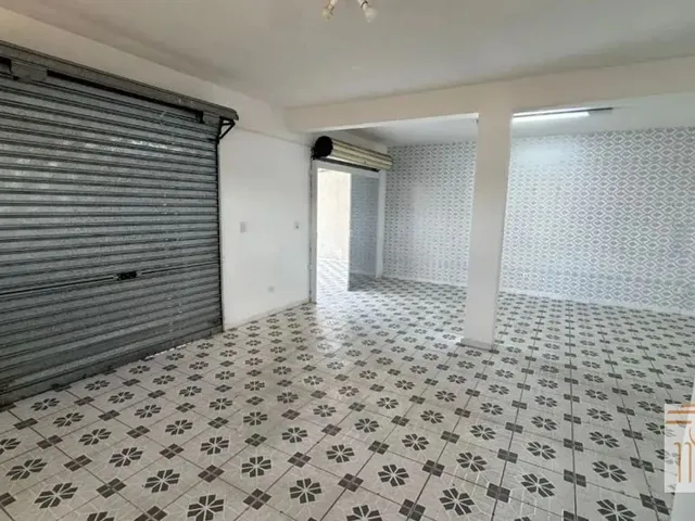 Loja para alugar, no bairro Novo Mundo em Curitiba